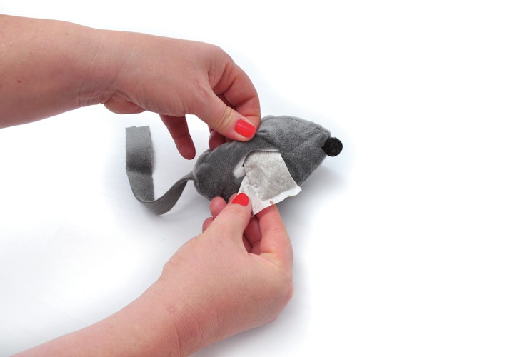 Aumüller Katzenspielkissen befüllbare Maus grau Katzenspielzeug