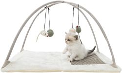 TRIXIE Kratzmatte mit Spielbogen, 60 × 33 × 42 cm, grau/lichtgrau